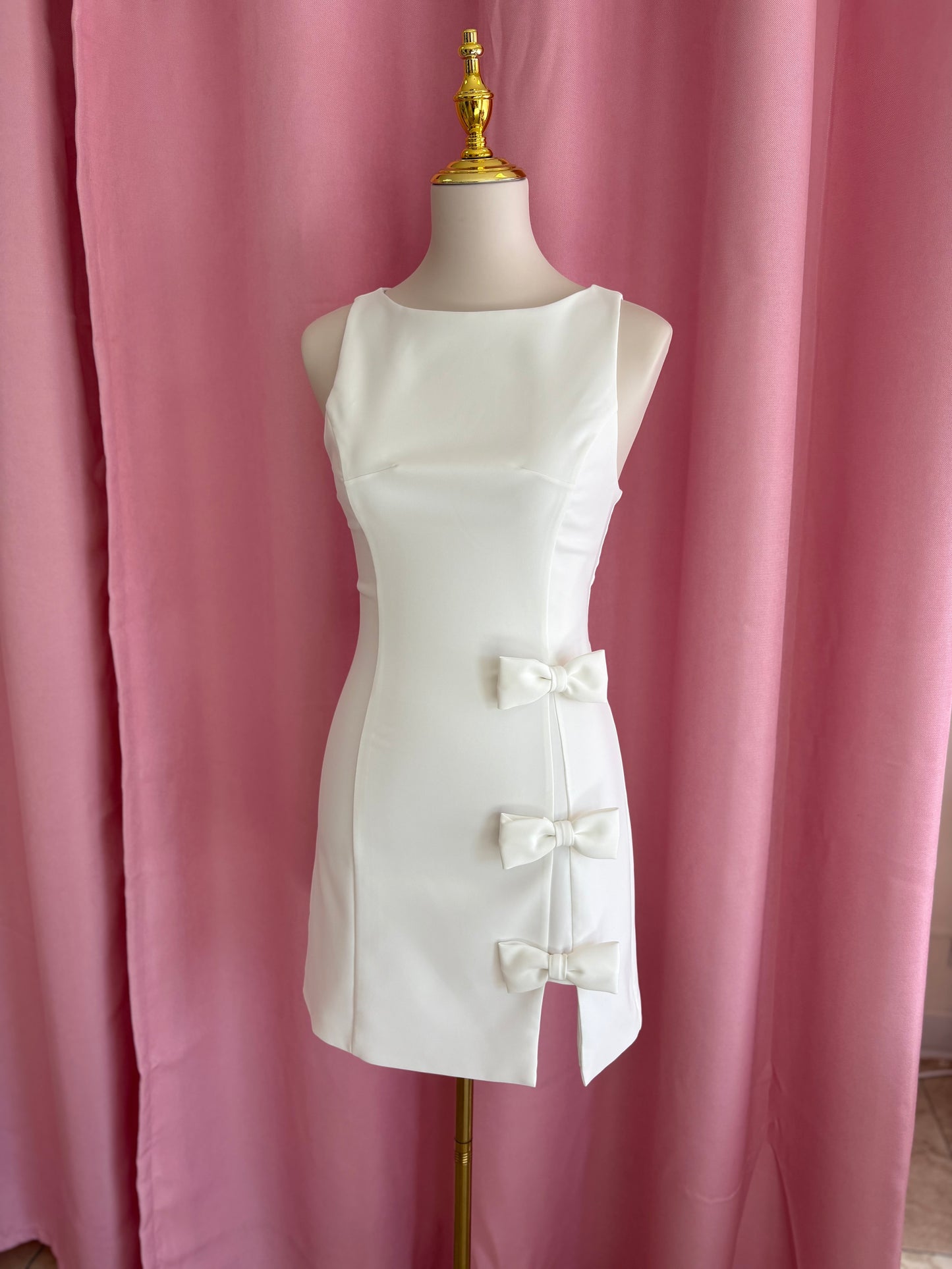 Bows & blanc dress