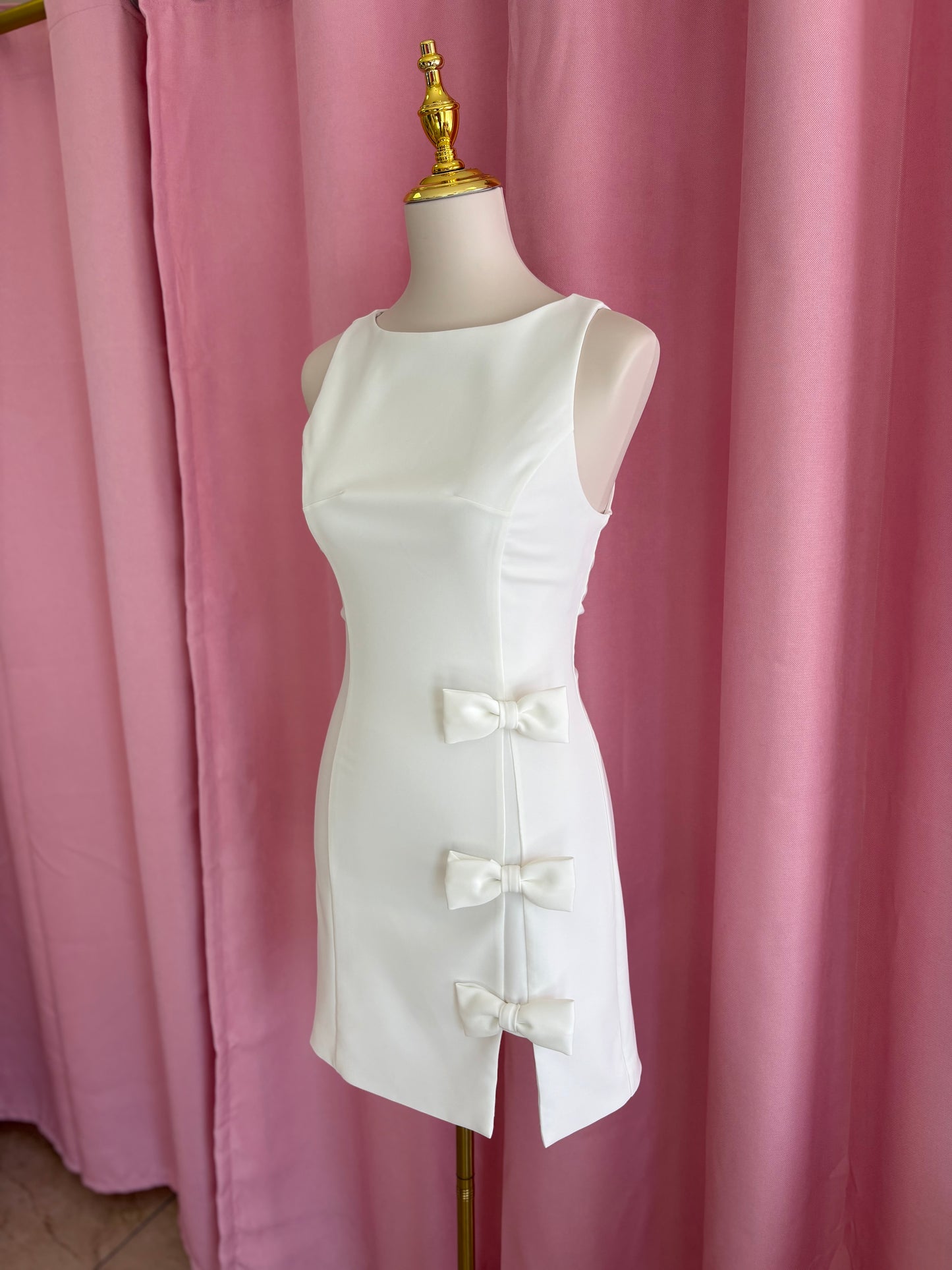 Bows & blanc dress