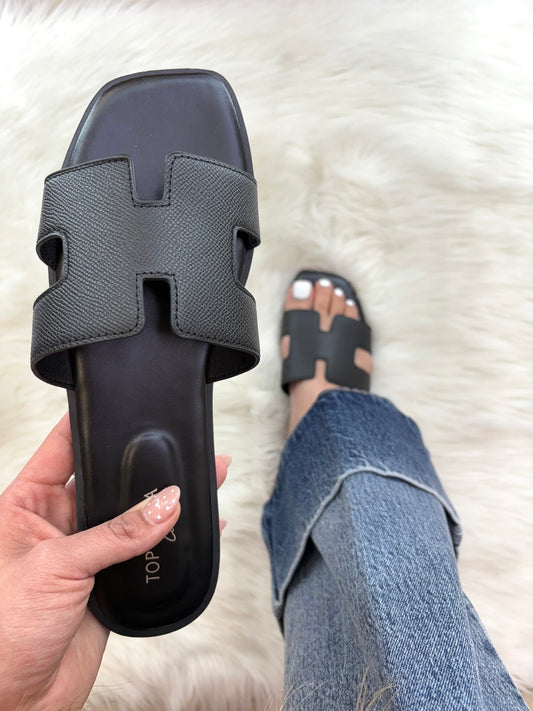 Vesta Noir Sandal