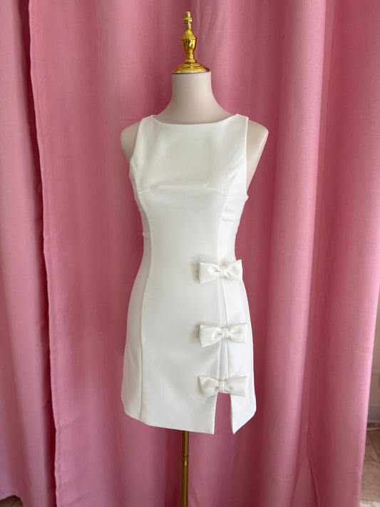Bows & blanc dress