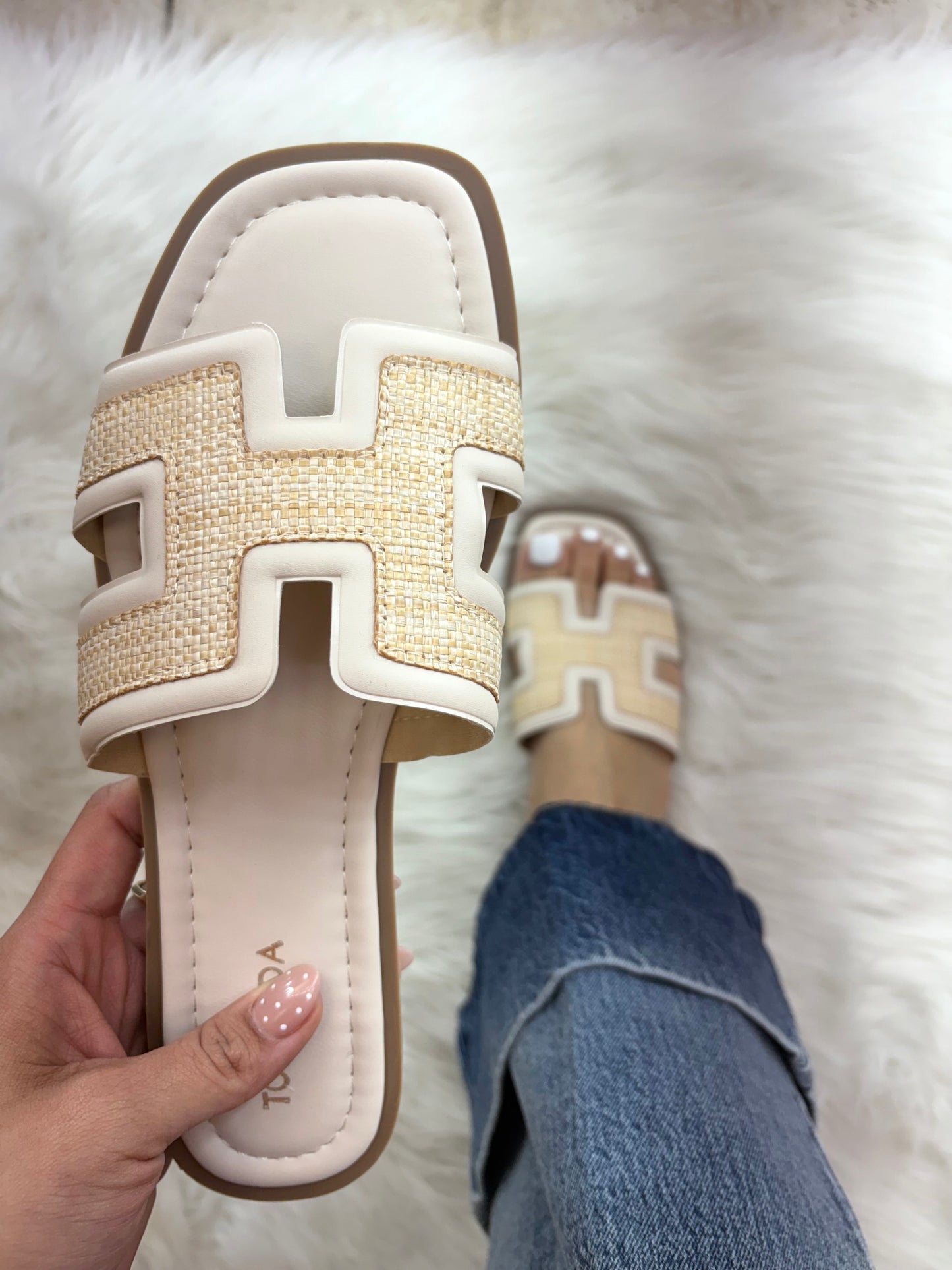 Elio Ivory Muse Sandal